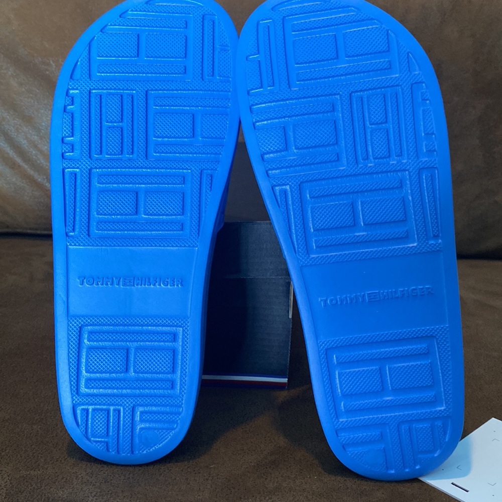 Tommy Hilfiger Royal Blue Pool Slides NWT. Size 7.5 - Picture 3 of 4